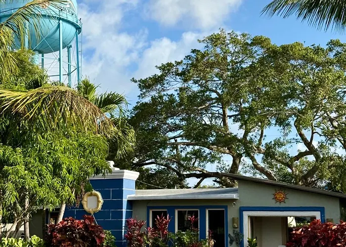The Treehouse - Delray Beach